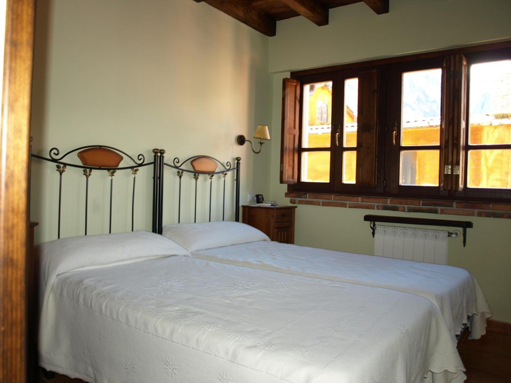 La Currada Villa Taranes Szoba fotó