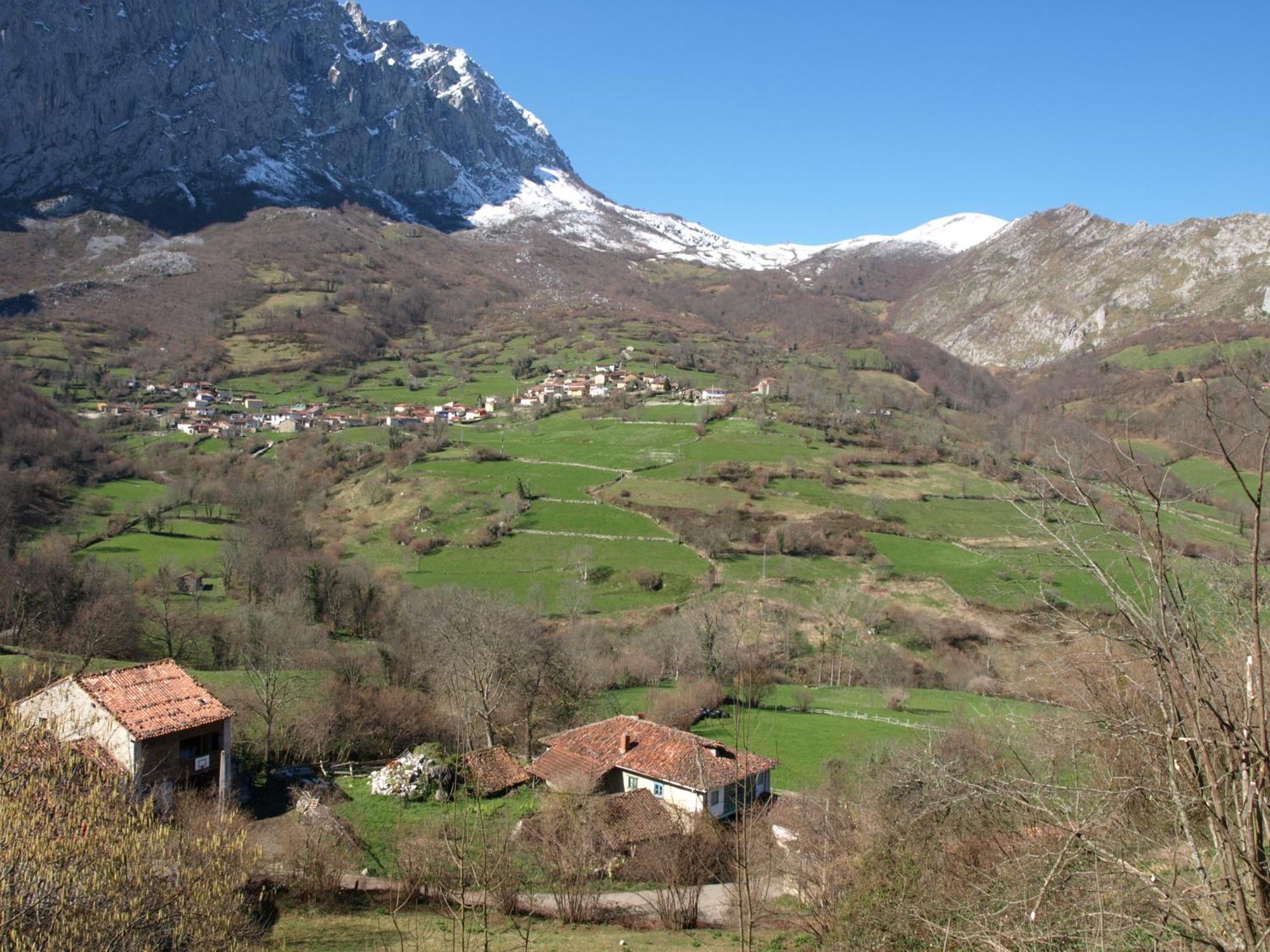 La Currada Villa Taranes Szoba fotó